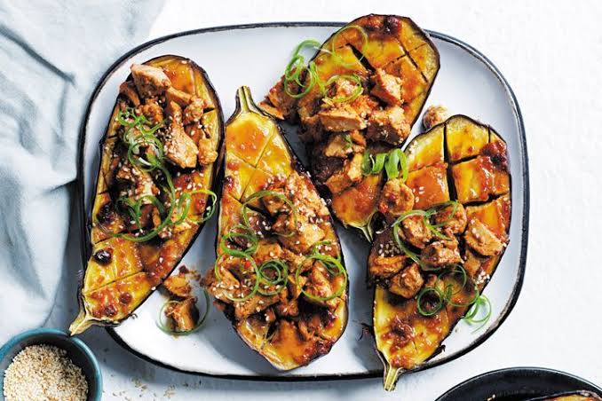 Stuffing eggplant
