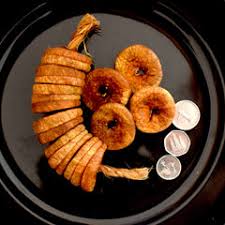 Flattened dried figs